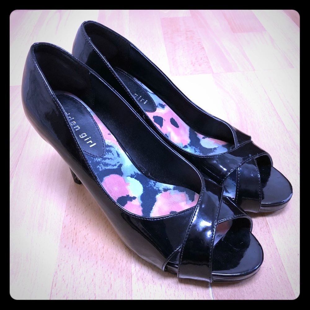 Pin-up Peep Toe Pumps by Madden Girl